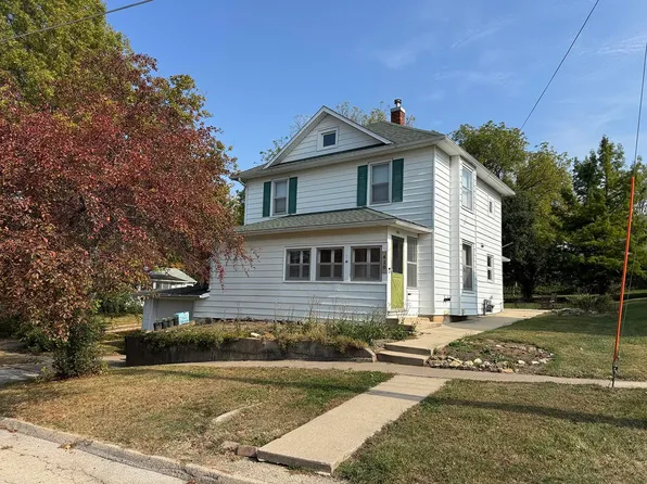 410 S Carroll St, Mount Carroll, IL 61053