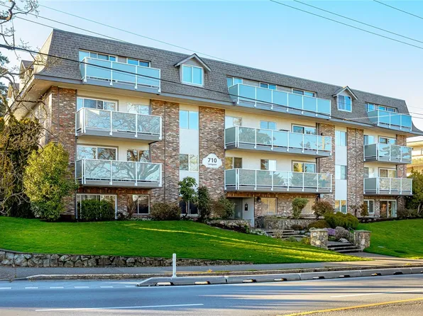 710 Lampson St #204, Esquimalt, BC V9A 6A6