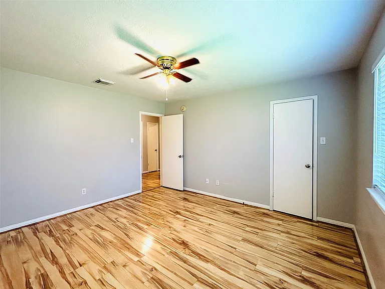 1404 Helmsley Dr — Photo 29