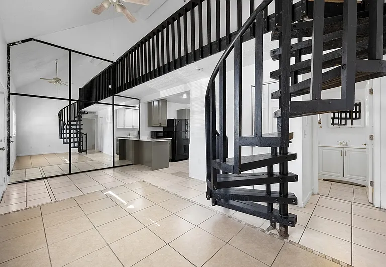 2134 Bradford St — Photo 4