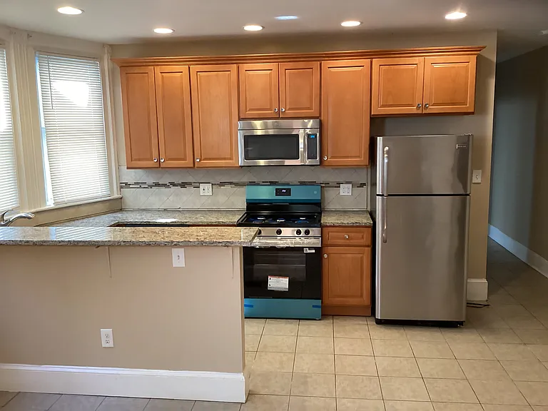 115 W Washington Ln — Photo 4