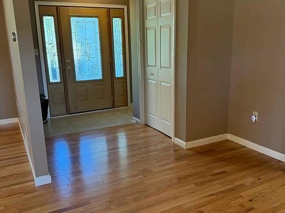3rd image of 140 Jacob Dr