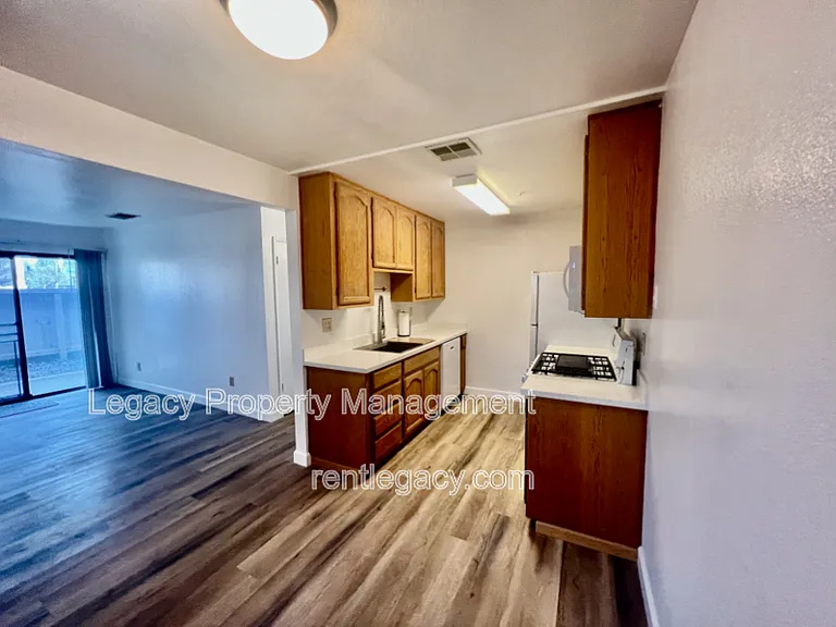 1801 Marshall Rd #411 — Photo 4