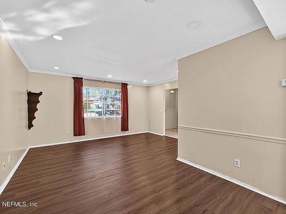 4th image of 4822 Windrush Ln