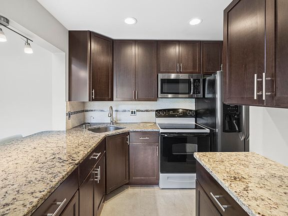 5th image of 616 Sea Pine Way #H3