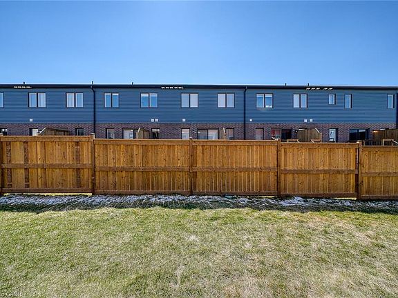 4th image of 95 Queensbrook Cres