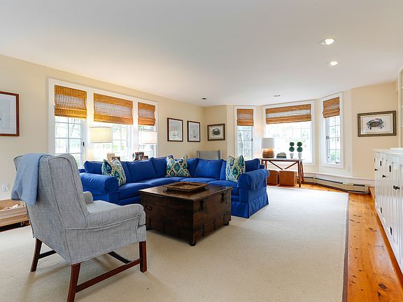 4th image of 4 Hickory Ln