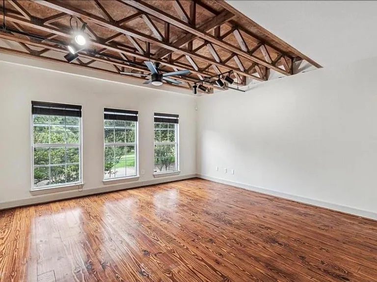 1618 Elgin St #10 — Photo 3