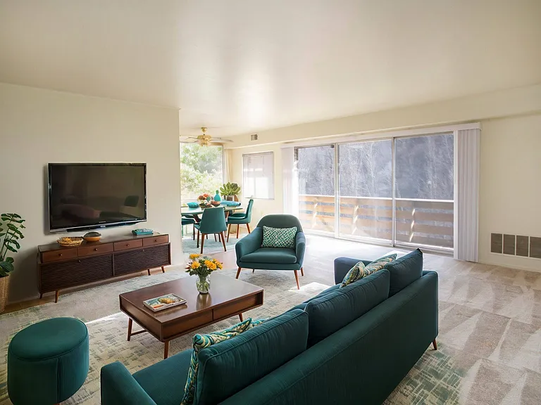 Green Acres Apartments — Photo 1