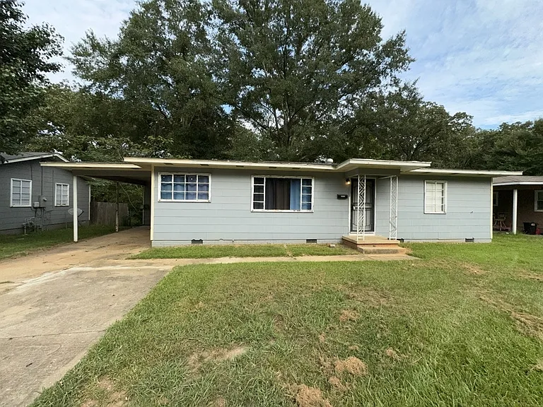 3030 Oak Forest Dr — Photo 1