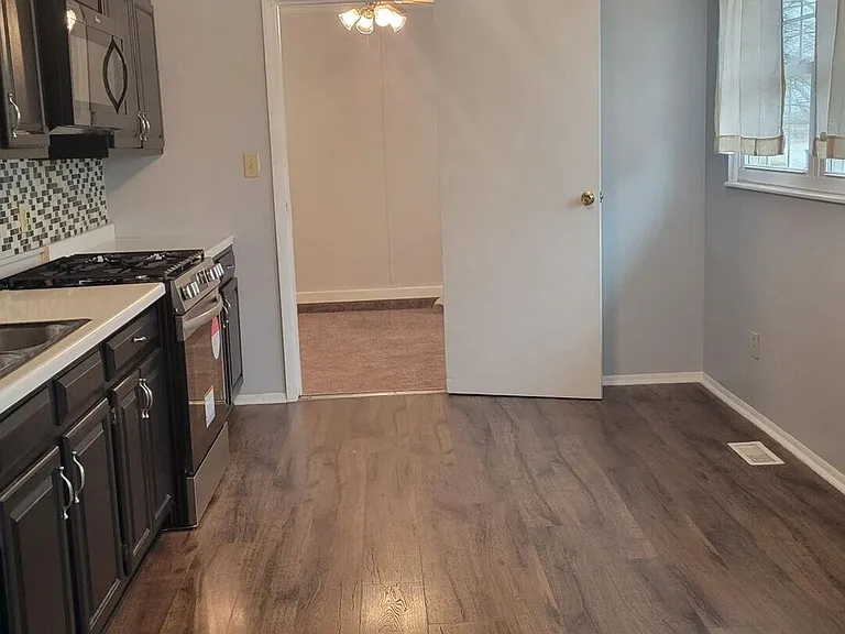 4145 Camelot Dr — Photo 7