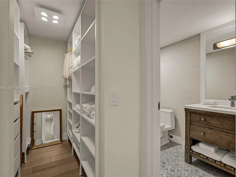 6011 N Bayshore Dr #10 — Photo 13