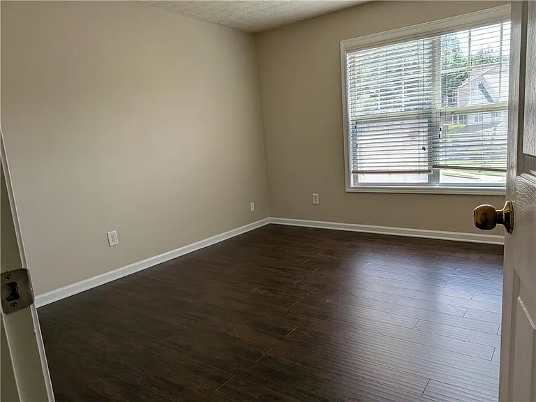 4624 Windale Dr — Photo 23
