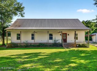 18 Harbor Ln, Carriere, MS 39426