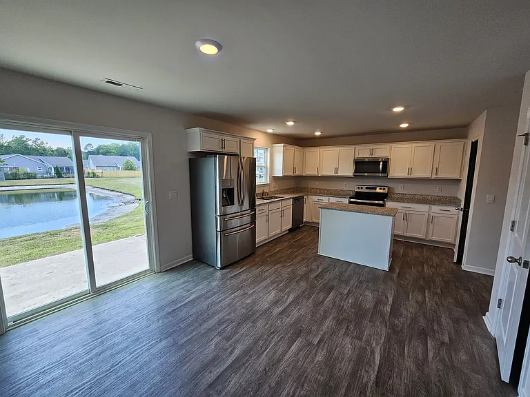 102 Mansfield Ct — Photo 4