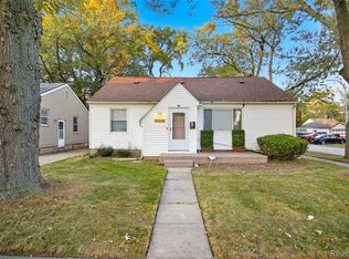 18811 Washtenaw St, Harper Woods, MI 48225