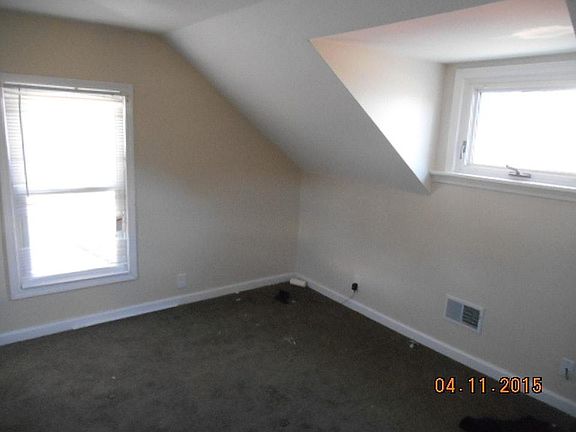 3rd image of 14905 Summit Ave
