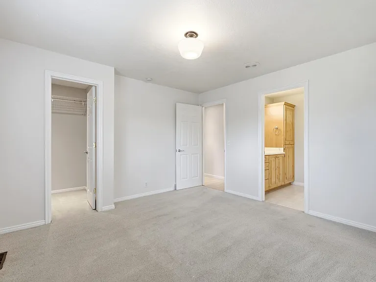 2480 Eastbourne Dr — Photo 19