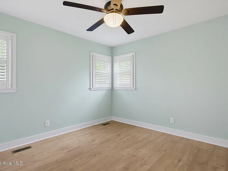 46 Holland Dr — Photo 29