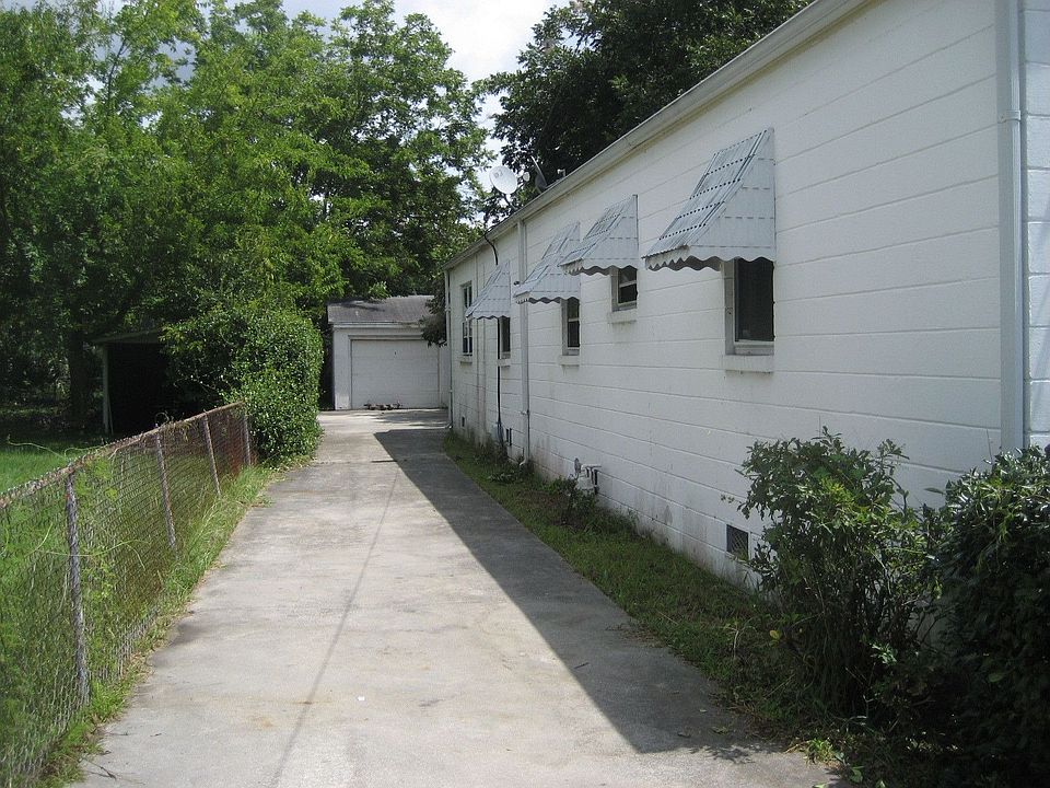 2nd image of 4734 Spruce St