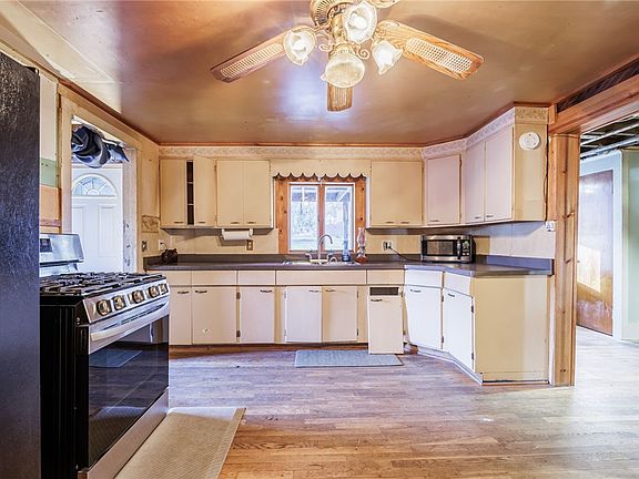 5th image of 3989 Dean Rd