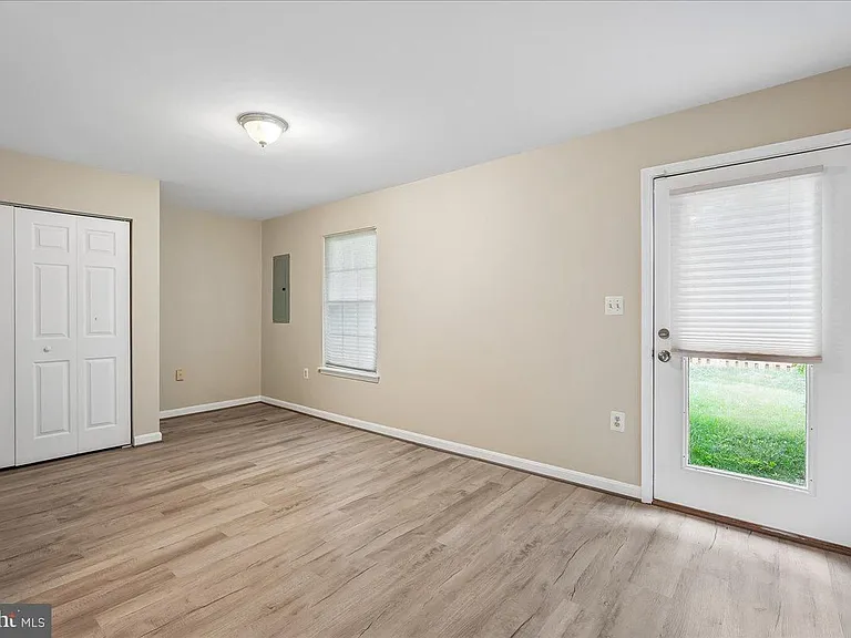 104 Frazer Dr — Photo 38