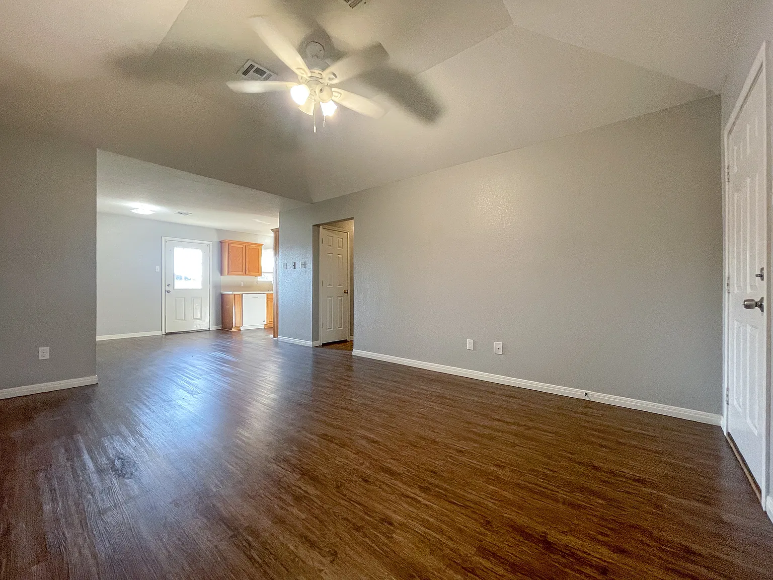 3 bed, 1218 sqft, $1,450 — Photo 3