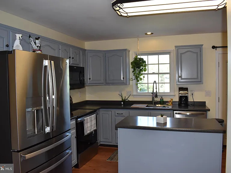 2174 E Greenleaf Dr — Photo 5