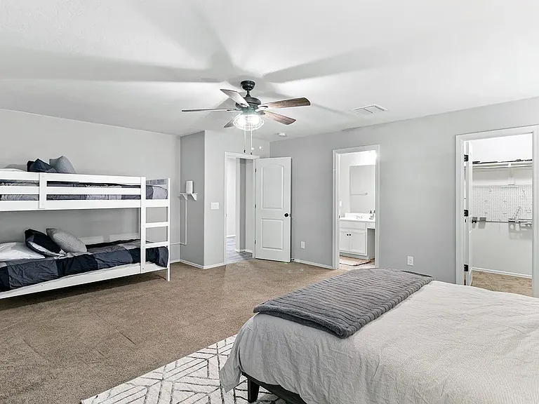 3915 E Liberty Ln — Photo 12