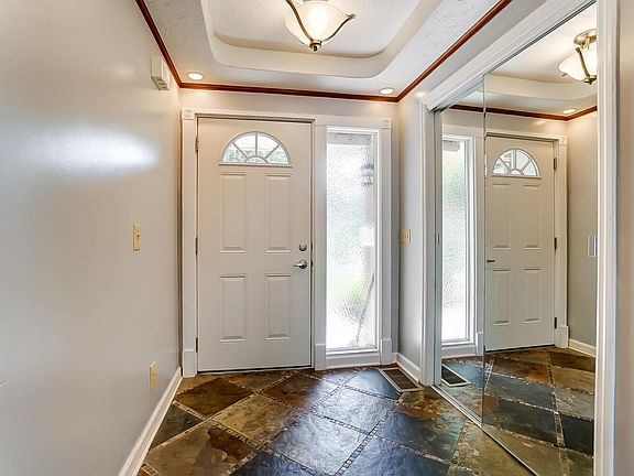 5th image of 2121 Oak Knoll Dr