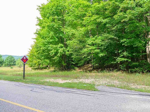 3rd image of Pleasant Valley Rd