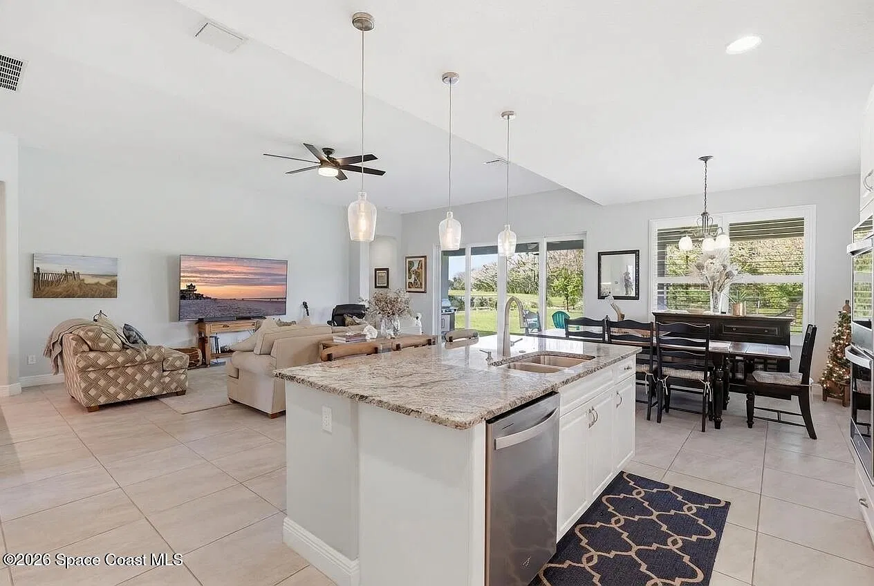 4 bed, 2.0 bath, 2294 sqft, $3,500 — Photo 3