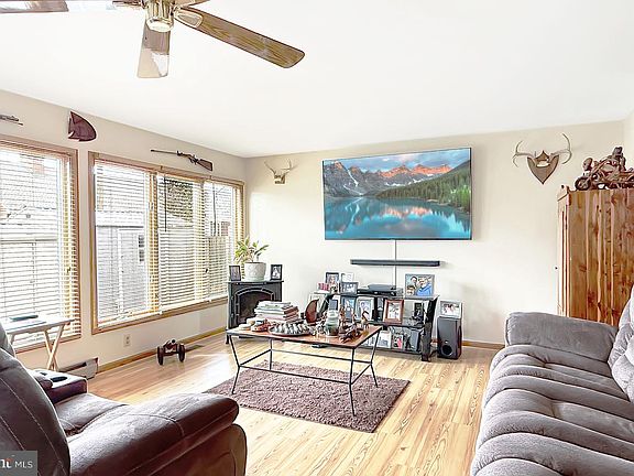 5th image of 414 Conwell St