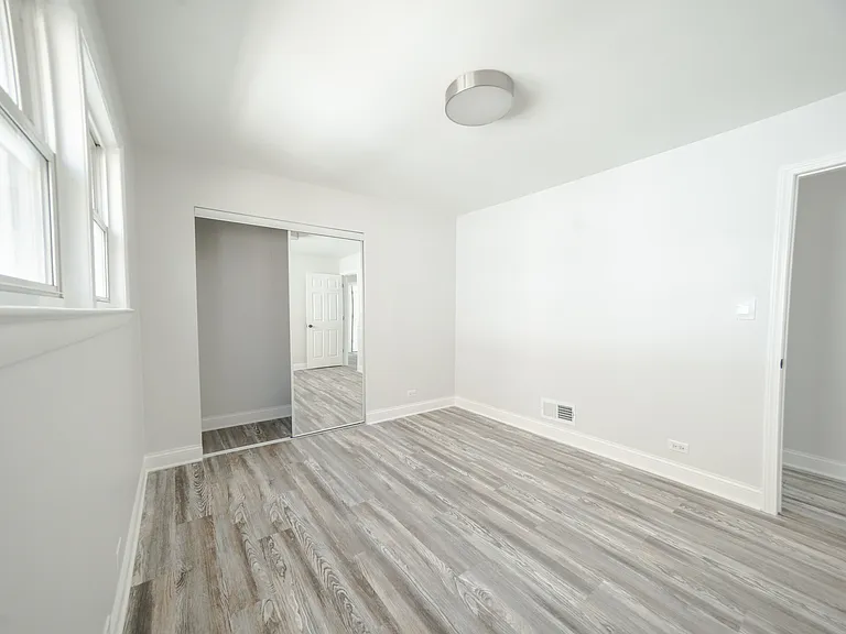 2242 N Lavergne Ave #2 — Photo 7
