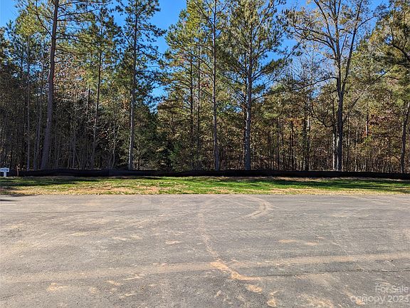3rd image of 217 Heathland Dr #12
