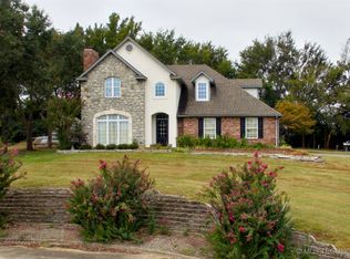 605 Hilltop Ln, Muskogee, OK 74403