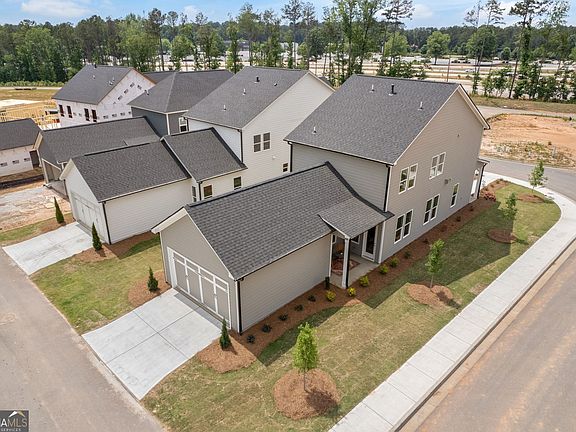 5th image of 372 Summerville Ln