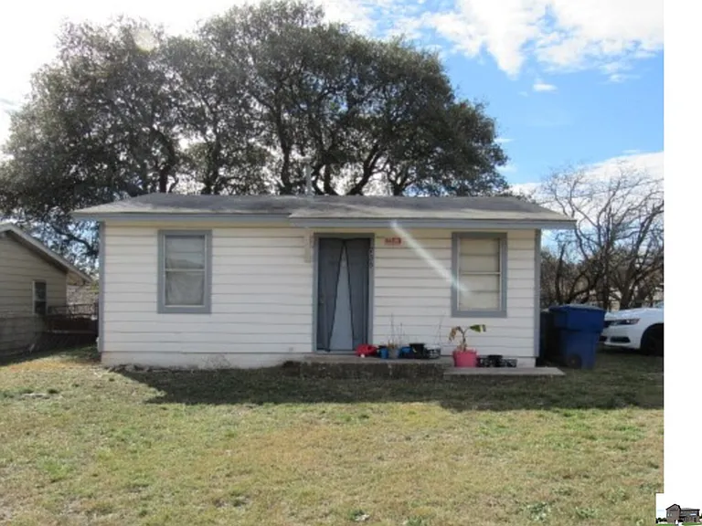 735 W Avenue B — Photo 1
