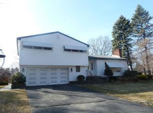 68 Lexington St, Burlington, MA 01803