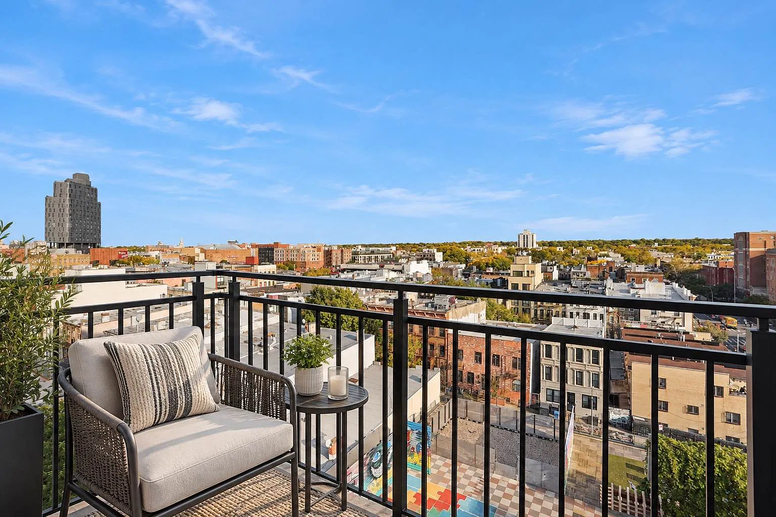 1510 Gates Avenue — Photo 3