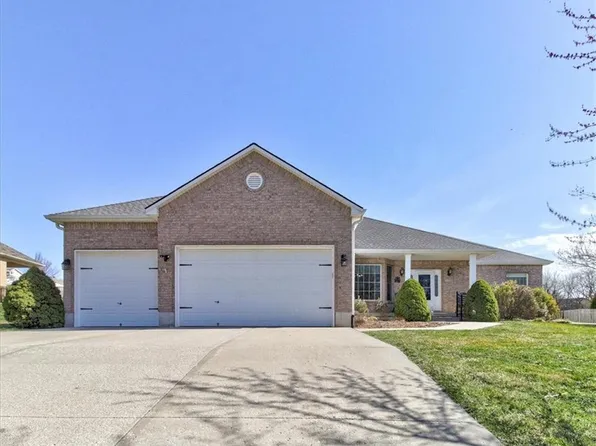 1709 SE Holstein Dr, Oak Grove, MO 64075