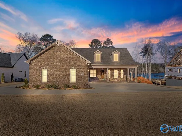 565 Goose Pond Island Dr, Scottsboro, AL 35769