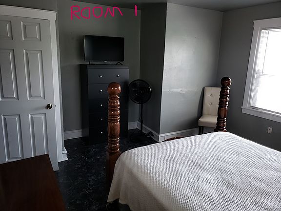 2nd image of 4063 Howland St Floor 2
