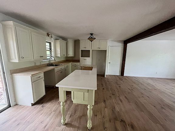 3rd image of 2622 Ionia St