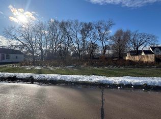 422 8th St, Rock Island, IL 61201