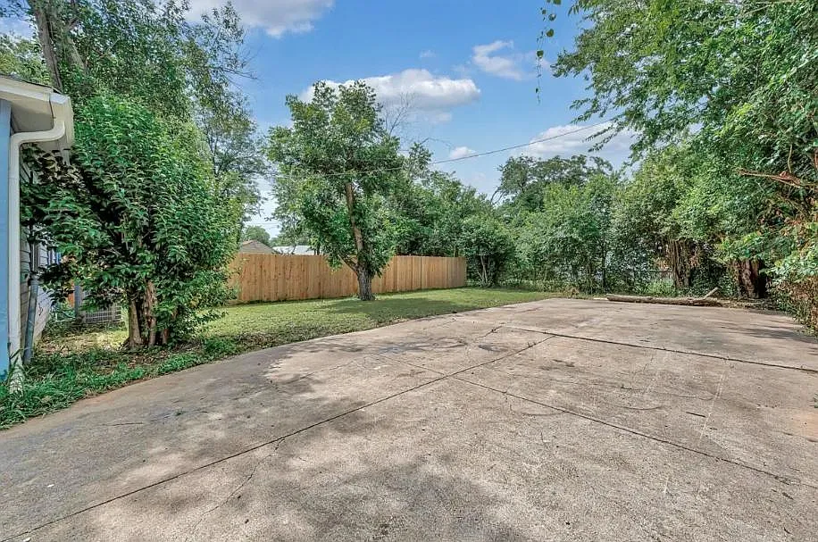 122 E Comay Cir — Photo 2