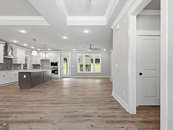 5th image of 131 Maney Dr