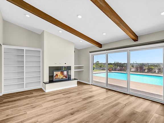 3rd image of 1165 Catalina Blvd