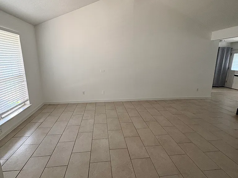 13827 Flagstone Dr — Photo 5