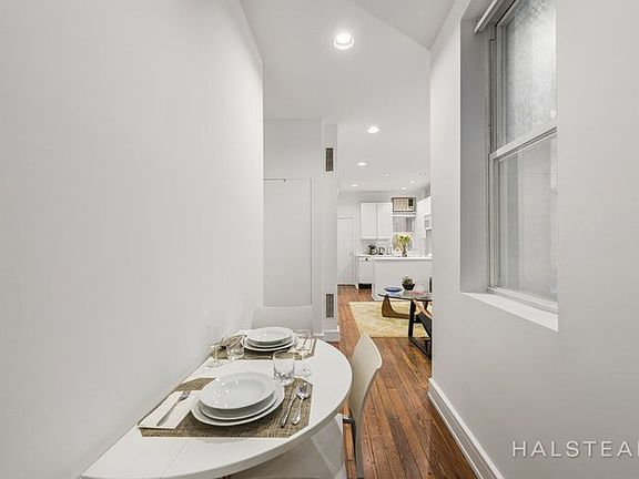 4th image of 214 W 16th St APT 2W